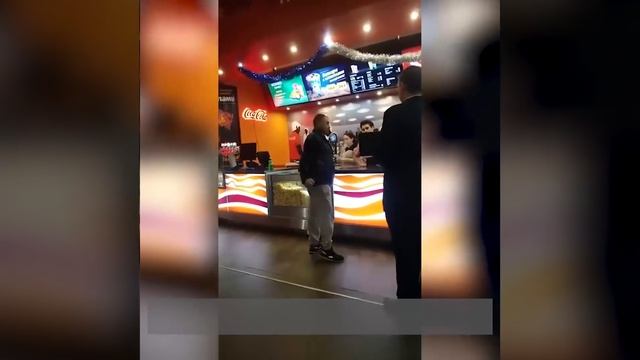 Мужика взбесила реклама в кинотеатре!!! А вообще он прям с какого перепугу реклама))) смотреть онлайн