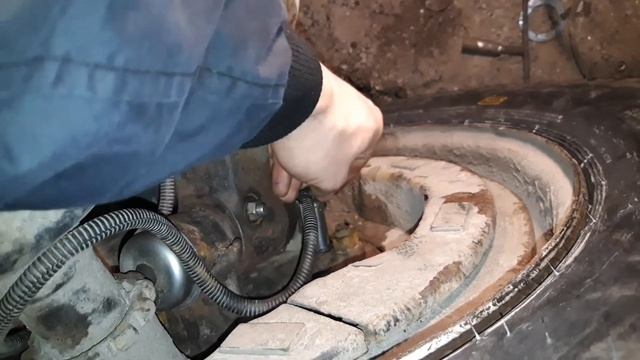 Снятие и замена датчика АБС на Hyundai HD-120 смотреть онлайн