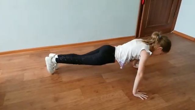 Сгибание и разгибание рук в упоре лёжа на полу смотреть онлайн