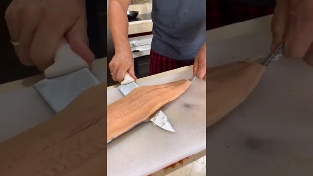 КУЛИНАРНАЯ ШКОЛА   СНЯТЬ КОЖУ РЫБЫ ЛЕГКО смотреть онлайн