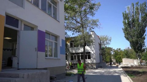Рабочие из Тульской области помогают восстанавливать жилые дома и ЖКХ в Мариуполе