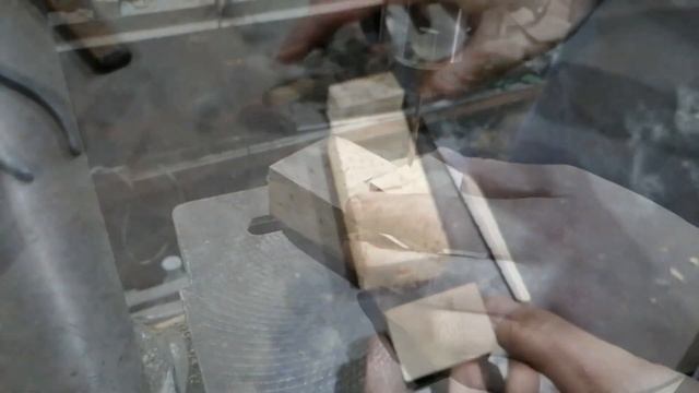 КАК СДЕЛАТЬ НОЖ ИЗ РЕССОРЫ И БЕРЕСТЫ. SPRING KNIFE DIY смотреть онлайн