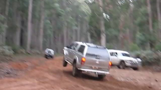 Toyota Hilux 2006.....Old man Emu Suspension Test......Awesome Launch!! смотреть онлайн