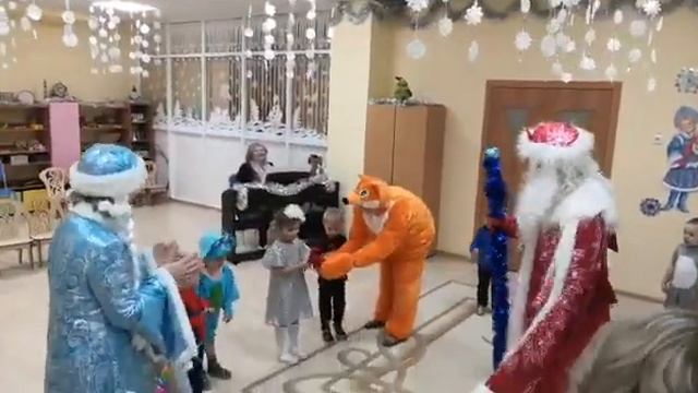 25.12.2020. Игра с Дедом Морозом "Варежка". Новый год в мл гр. Д/С "Островок", о. Шикотан. смотреть онлайн
