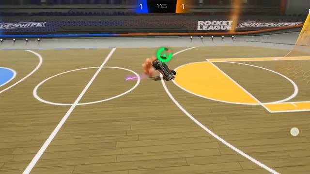 Im playing in Roket legeu Sideswipe with Donload in Apk