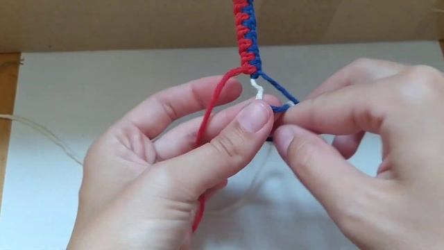 ПЛЕТЕМ БРАСЛЕТ ИЗ НИТОК