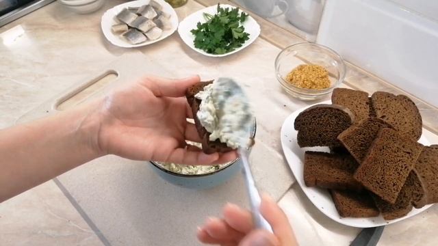 Бутерброди з оселедцем та яйцем на святковий стіл. Закуска з оселедця Канапки. #рецептиукраїнською смотреть онлайн