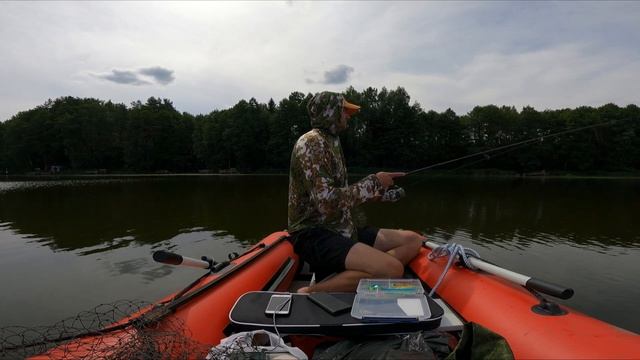 Трудовая рыбалка на джиг с лодки и берега | Рыбалка в июле на спиннинг смотреть онлайн