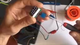 заряд аккумулятора в процентах из обычного вольтметра