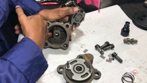 Toyota CR 27 |  Power Steering Pump Repair ( Lite Ace / Town Ace ) | Sinhala