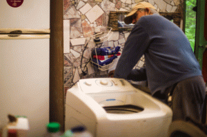 В десять раз дороже: как россиян обманывают при ремонте бытовой техники