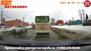 «Накажи автохама»: маршрутка выехала через сплошную навстречу самосвалу