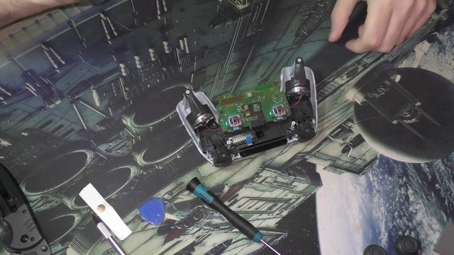 Sony DualShock 4 V2 \ Чистка 3D контроллера смотреть онлайн