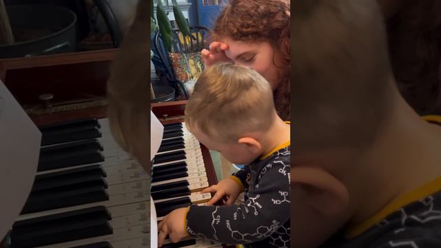 Gavriil has invented a chord - Гавриил изобрел аккорд