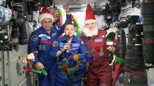 Космонавты с борта МКС поздравляют землян с наступающим Новым годом
