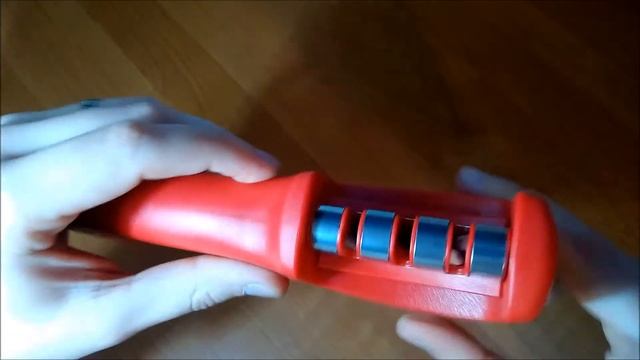 ТОЧИЛКА ДЛЯ НОЖЕЙ С АЛМАЗНЫМ, ВОЛЬФРАМОВЫМ И КЕРАМИЧЕСКИМ СЛОТАМИ смотреть онлайн