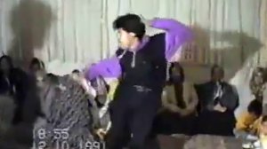 Сын Саддама Хусейна танцует брейкданс