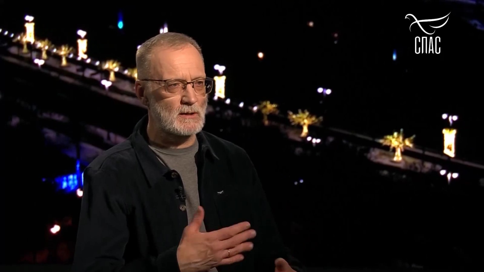 Много людей за компом. Посмотрим обсудим. Одноклассники соц сеть картинка в высоком качестве. Кинопоиск hd реклама. Подросток за компьютеро.