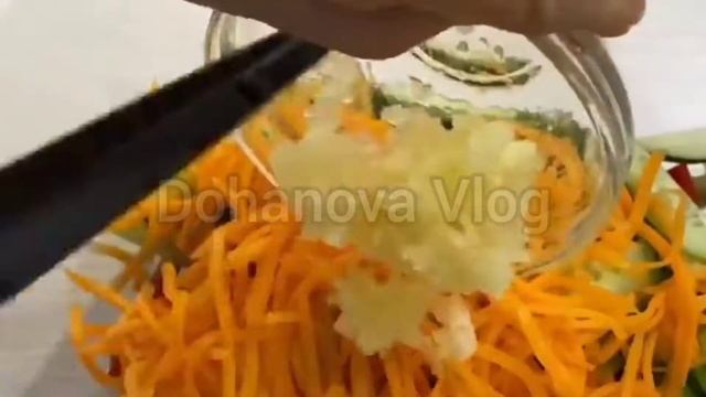 корейский салат из баклажанов с морковью и огурцом
