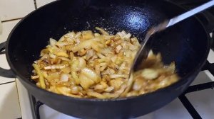 лагман в казане на кухне
