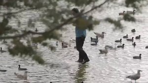 Хождение по воде.Исус курит в стороне.\Walk on water