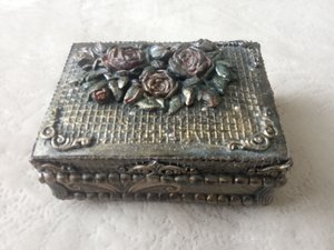 Декупаж старой шкатулки . Декорирование деревянной шкатулки. Часть 1.