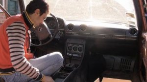 Восстанавливаем Mercedes w123 230E видео 8, снимаем бар и магнитолу Car Tuning Mercedes 123