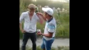 разбил бутылку об голову. жесть!).wmv