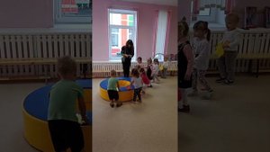 Физкультурное занятие в  первой младшей группе,  Детский сад  33 г. Полоцка  "Мир детства".