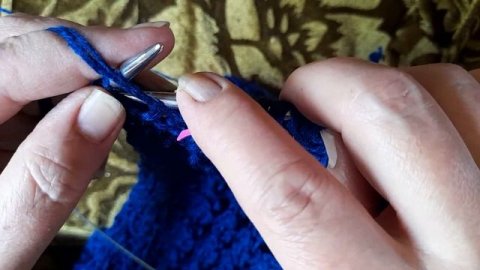 Синяя летняя кофточка, заканчиваем спинку.