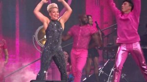 Pink - Get The Party Started + Beautiful Trauma - LIVE in Köln 05.07.2019
