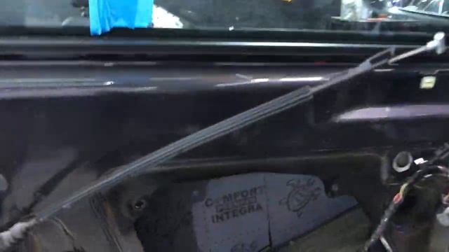 SKODA SUPERB обновление шумоизоляции, добавили эффективных, проверенных шви материалов Комфортмат. смотреть онлайн