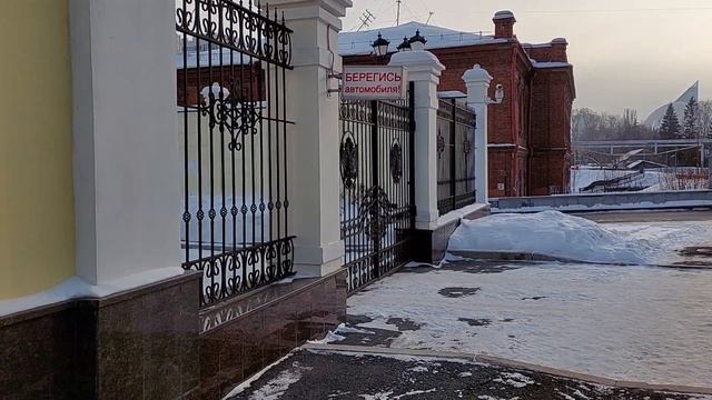 Фамильный сервиз и причал для лодок