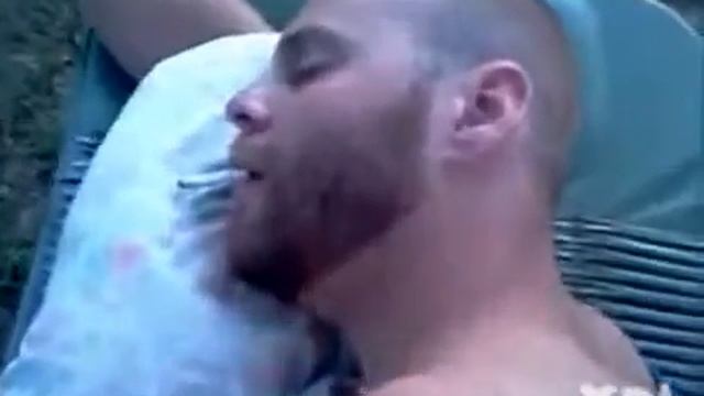 Пьяный Курит Во Сне смотреть онлайн