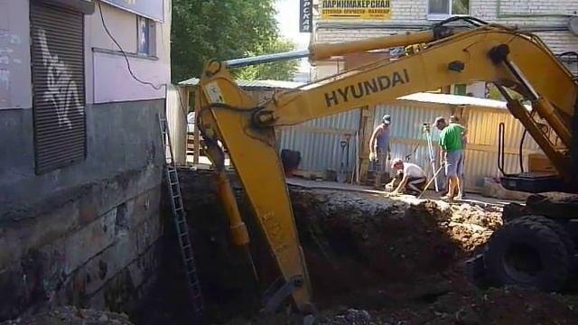 Копка котлована экскаватором в Калуге