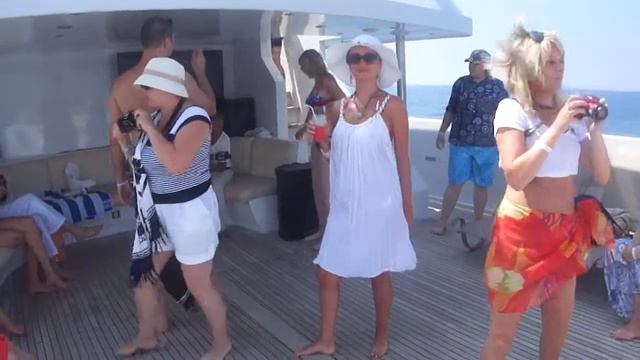 Танцы на яхте смотреть онлайн