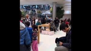 Покупка айфона IPhone 14 pro в Нью Йорке в знаменитом магазине Apple на 5 авеню