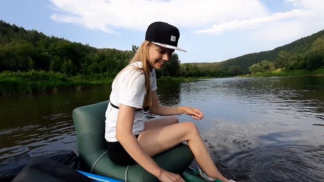 РЫБАЛКА НА СПЛАВЕ ПО РЕКЕ АЙ. Ловим окуня и голавля на ультралайт спиннинг. Рыбалка на Урале. смотреть онлайн