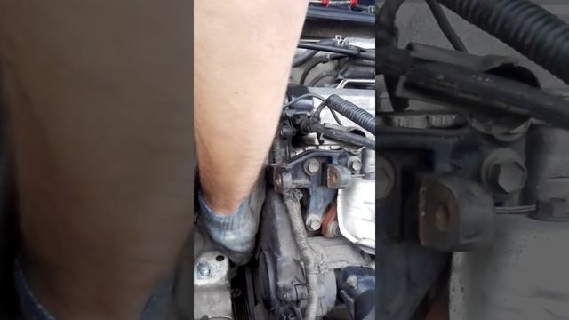 Снятие опоры двигателя правой... Гелиевая подушка смотреть онлайн