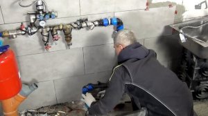 Как зимой защитить свой водопровод от замерзания