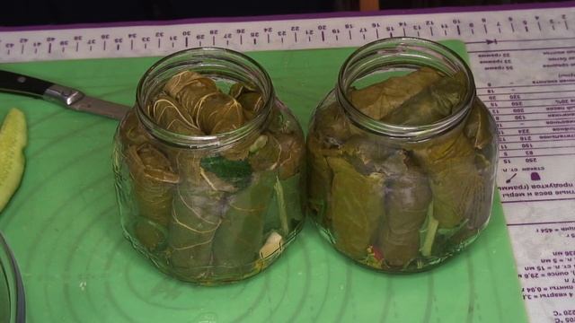 Это фурор! Изумрудные огурцы в виноградных листьях. Рецепт для праздничного стола смотреть онлайн