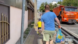 Лоо. Поход на рынок, купание Глеба в бассейне, вечерняя ?дискотека в Отеле «Горный воздух».