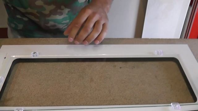 Как и чем крепить стекло к дверце кухни