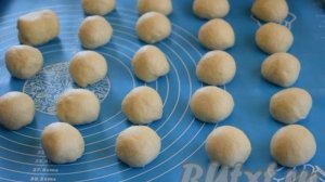 Пирожки с замороженной вишней