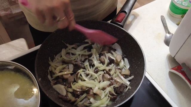 Если ты гурман то это для тебя! Бефстроганов из куриной грудки с грибами! Мукбанг! смотреть онлайн