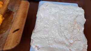 Невероятный меренговый рулет! В крем решила не добавлять сахар! Это самый вкусный рулет