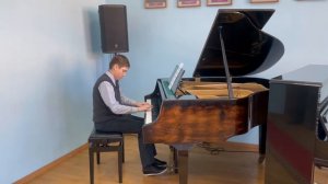 Антон Комолов исполняет этюд А. Бертини "До минор"