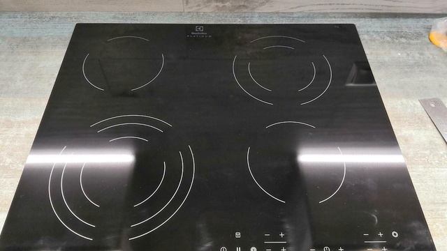 Электрическая варочная панель Electrolux CPE6433KF (CPE 6433 KF) смотреть онлайн