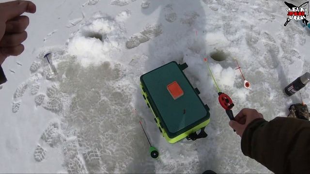 Попали под раздачу. ЗИМНЯЯ РЫБАЛКА ВЕСНОЙ на МИКРОРЕЧКЕ. Как найти рыбу?