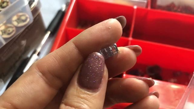 Разбираю и навожу порядок материалов для брошей из бисера смотреть онлайн